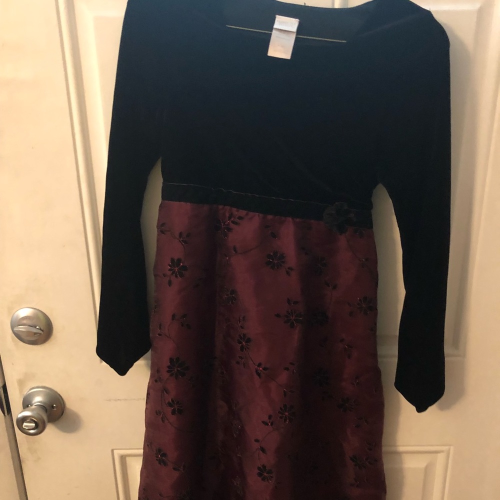 Girls Size 14 Black and Burgundy Dress.